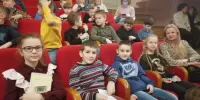 Творить, играть и созидать зовёт нас всех страна Театр...