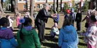 Знакомим первоклашек с играми детства их родителей