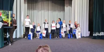 Семейный альбом в рамке победы: ученик 1 "А" и его творческая семья покорили районный фотоконкурс