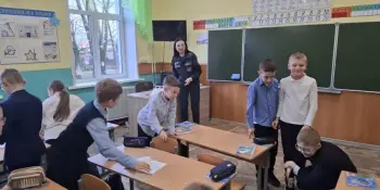 Урок безопасности: спасатели ГРОЧС провели обучающее занятие для четвероклассников