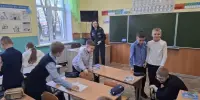 Урок безопасности: спасатели ГРОЧС провели обучающее занятие для четвероклассников