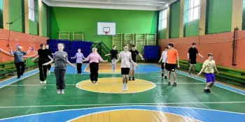 В школе прошел чемпионат по скакалке