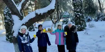 "Зимующим птицам – нашу заботу": школьники спасают пернатых друзей от голода