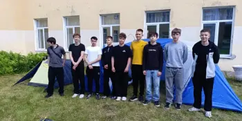 На базе школы №10 открыл работу непередвижной палаточный лагерь "Сборы: школа 10"