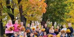 Золотой салют и тайны школьного сквера: как 4"А" отметил День шуршания листьями